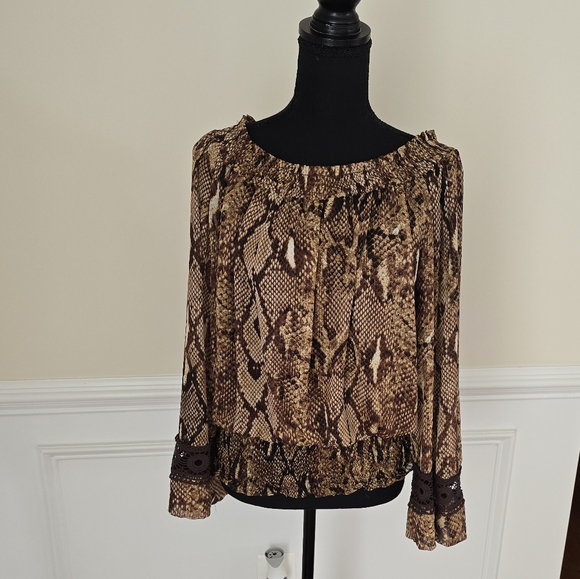 XOXO Snake Print Off Shoulder Top - Picture 10 of 11